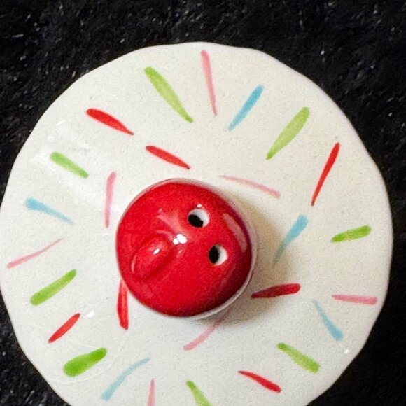 Babs Novalty Cupcake-Shaped Ceramic Salt & Pepper Shakers - Picture 7 of 7